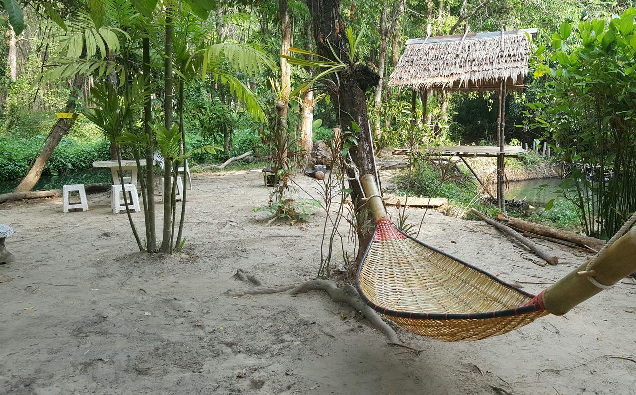 Hug Rimtharn Hotel Ban Khao Klom Exterior photo