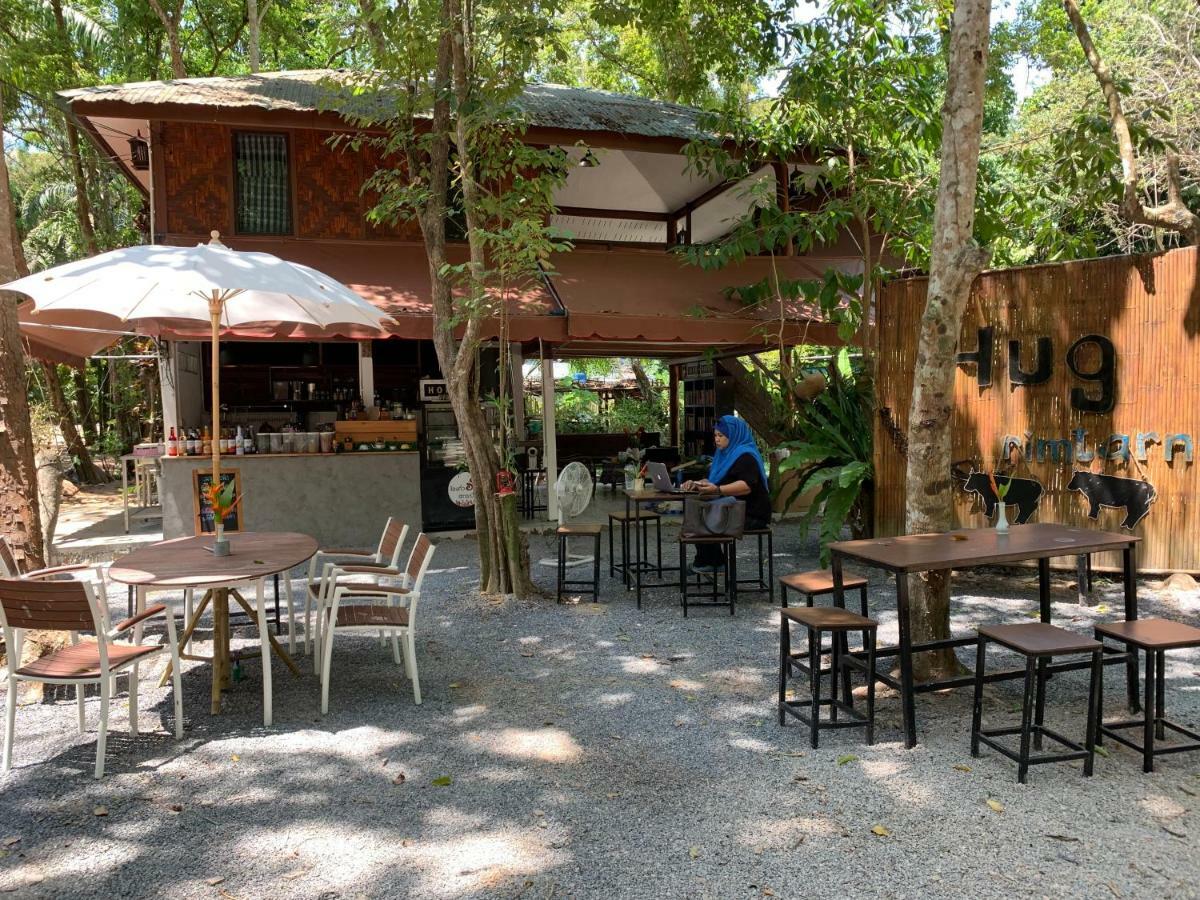 Hug Rimtharn Hotel Ban Khao Klom Exterior photo